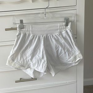 Lululemon Hotty Hot Shorts Size 4 (2.5 inches)